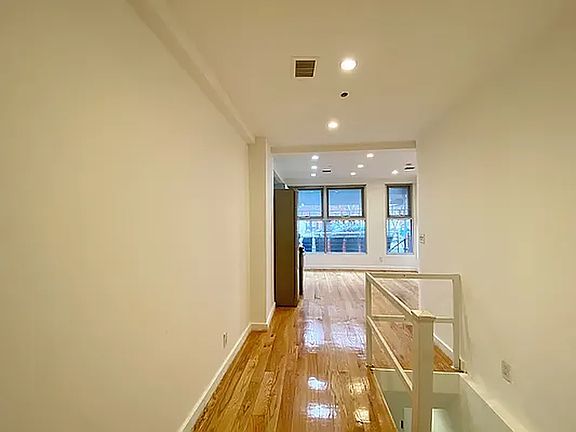 5th image of 90 Clermont Ave APT 1R