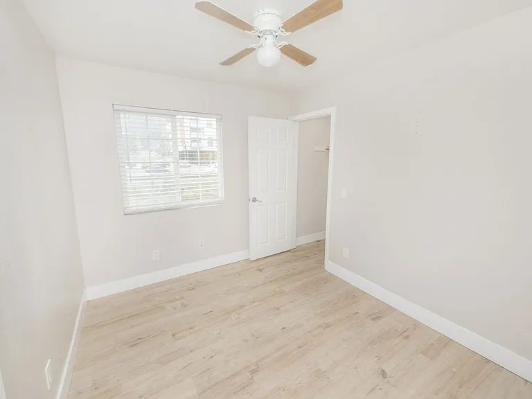 511 Stork St — Photo 12