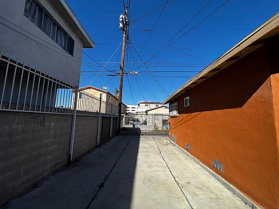 4th image of 6117 S Hoover St #1/2