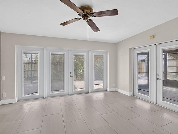 5th image of 1101 E Country Club Circle