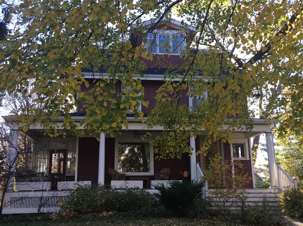 613 La Belle Ave, Oconomowoc, WI 53066