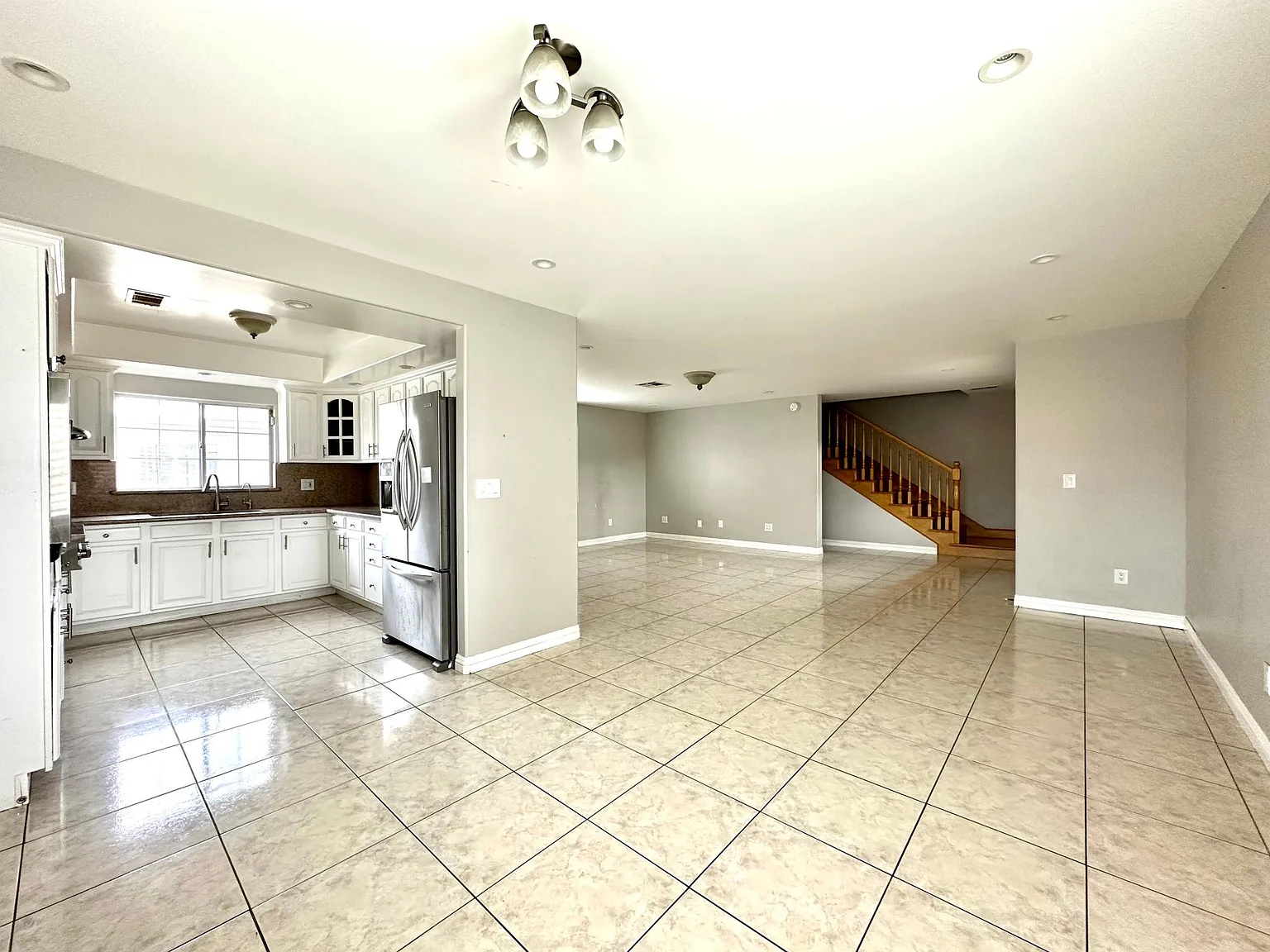 3 bed, 2.5 bath, 1700 sqft, $3,600 — Photo 2