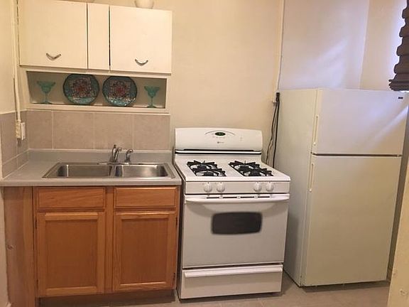 Blue Sky Apartments, Apt 14 - Kitchen area