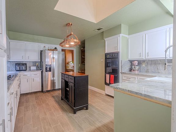 5th image of 2735 Sandy Cir