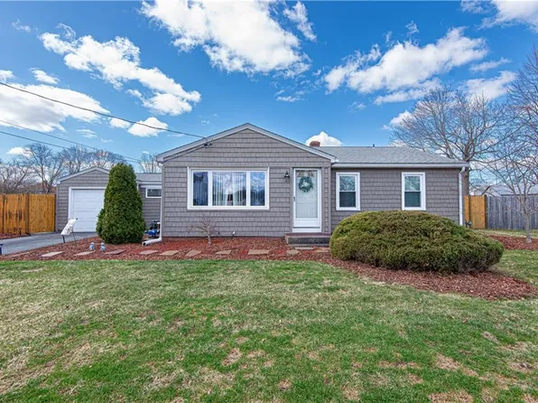 38 Meadowcrest Dr, Riverside, RI 02915