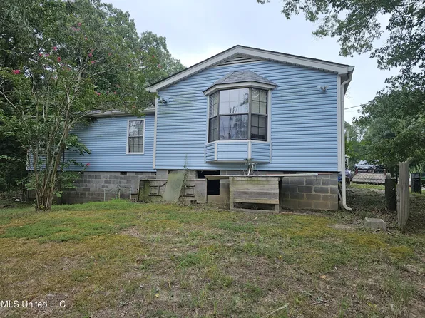 218 Scenic Dr, Byhalia, MS 38611