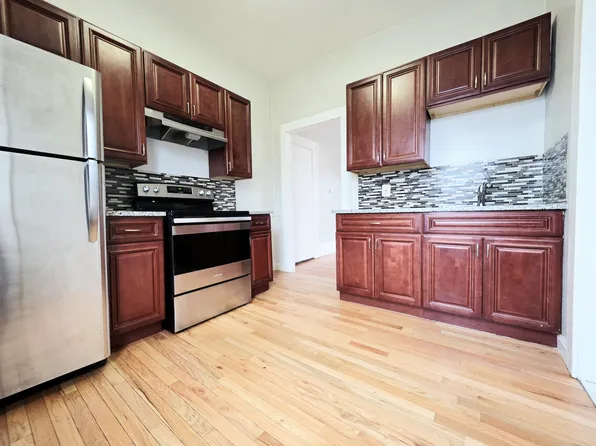 73 Nesmith St APT 3, Lowell, MA 01852