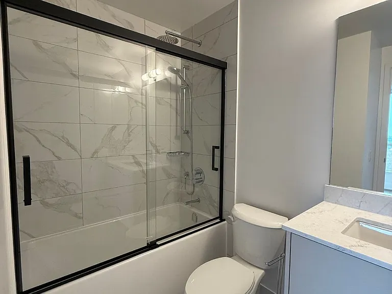 202 Burnhamthorpe Rd E #1410 — Photo 9