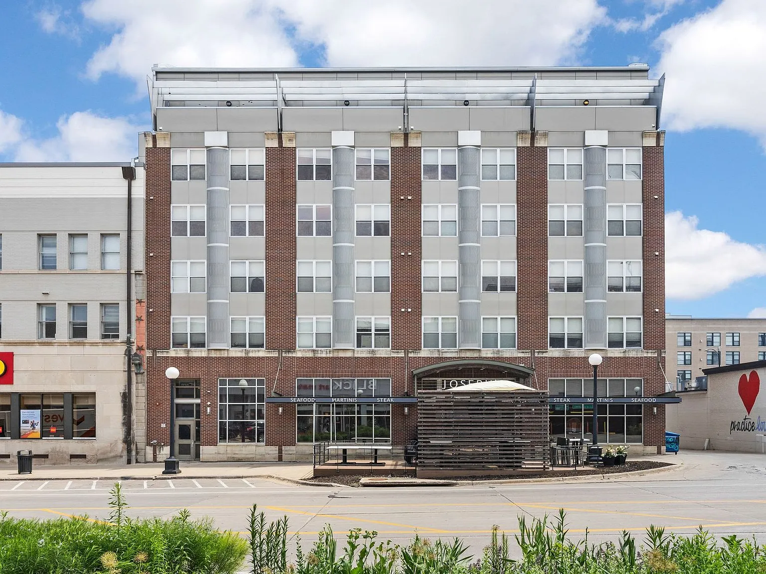 Whiteway Apartments — Photo 3