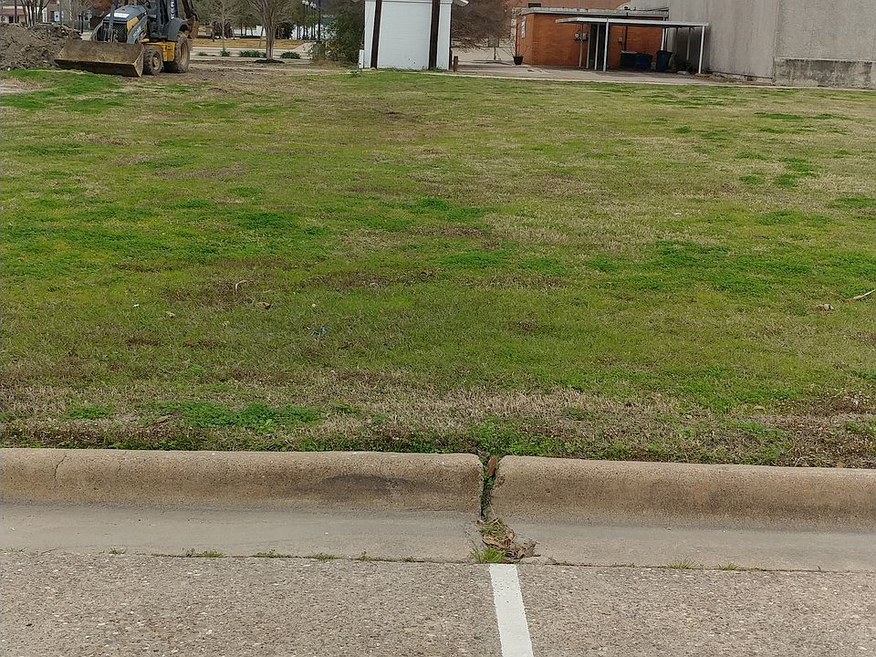 1st image of 211 S Railroad St