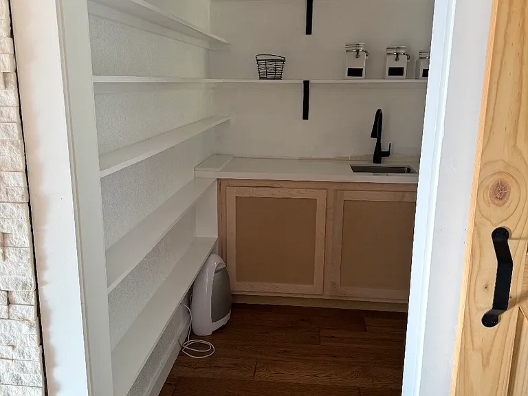 4720 Glenwood Dr — Photo 2