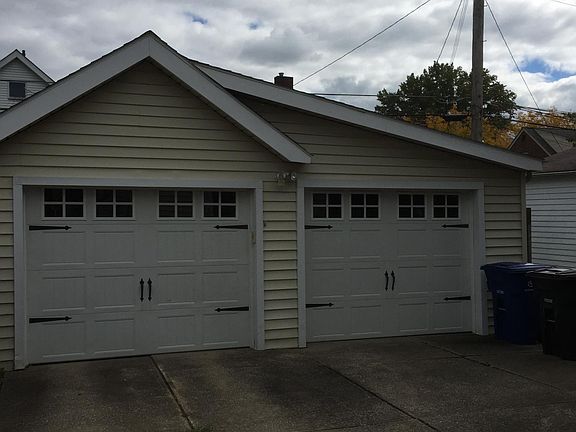 3rd image of 2207 Wyandotte Ave