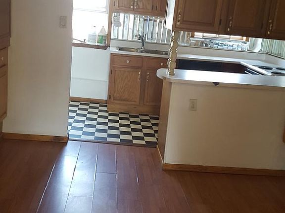 4th image of 302 Columbia St APT 1