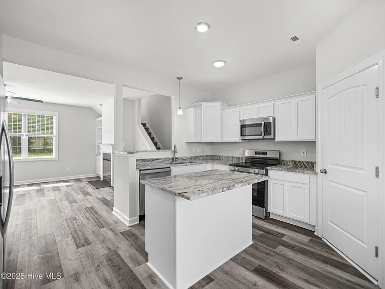 908 Freewoods Ct — Photo 16