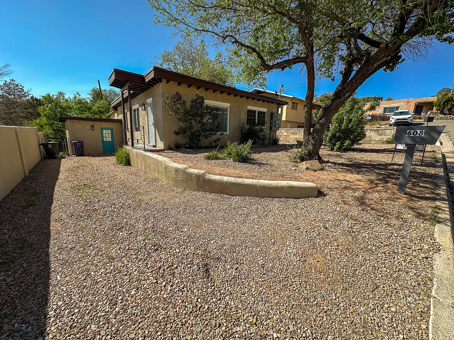 3 bed, 1100 sqft, $2,500 — Photo 2