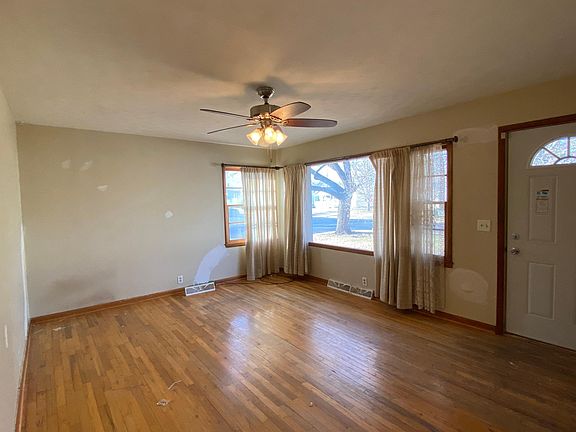 4th image of 500 E Wilson St