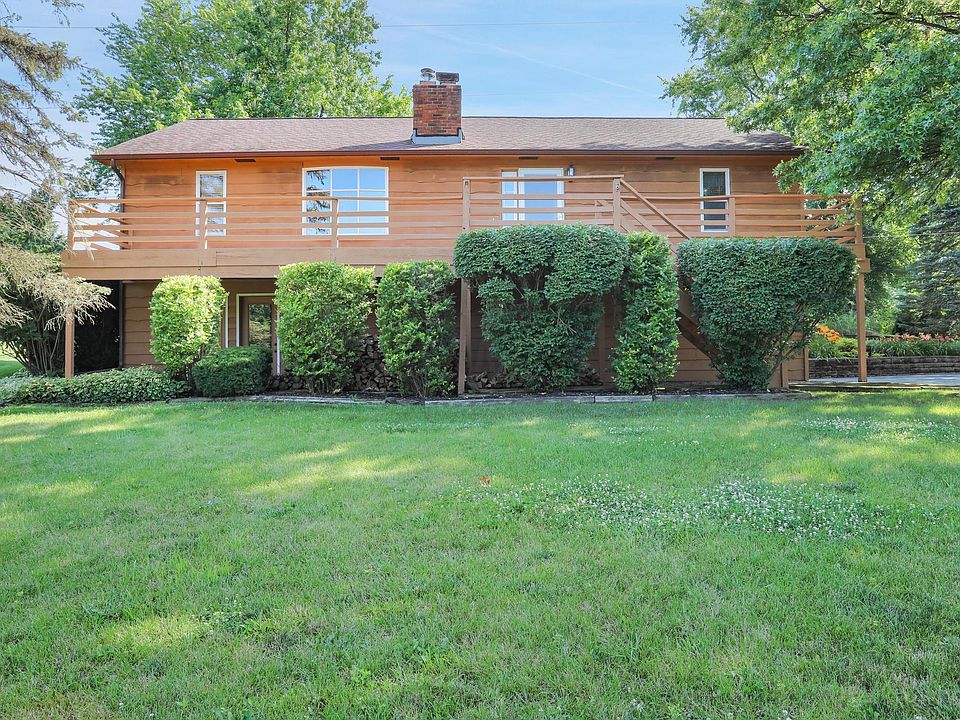 1st image of 4985 Parkmoor Dr