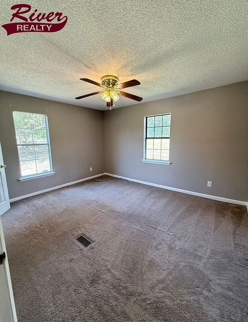 5735 Deans Bridge Rd — Photo 4