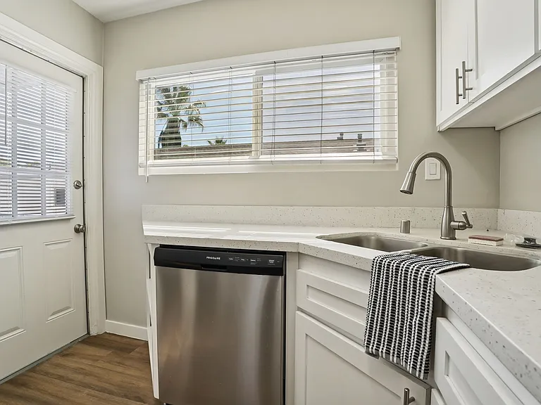 Ladera Townhouse — Photo 6