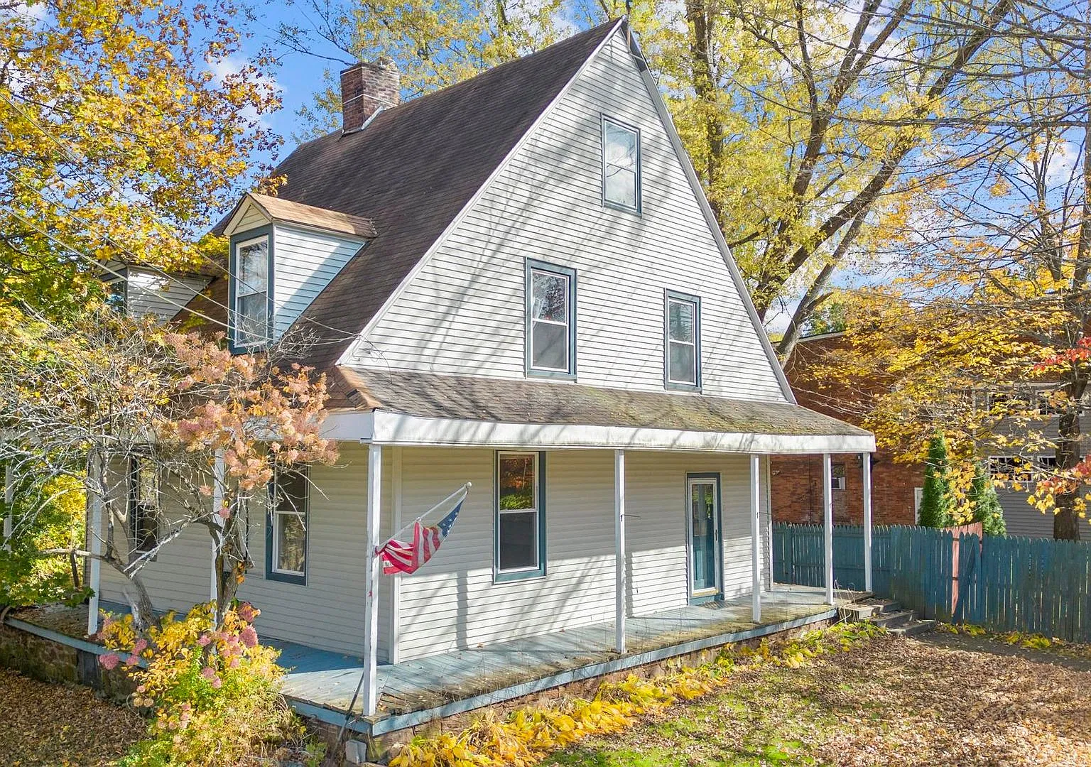 Charming 1-Bedroom Your Cozy Haven in Tariffville! — Photo 1