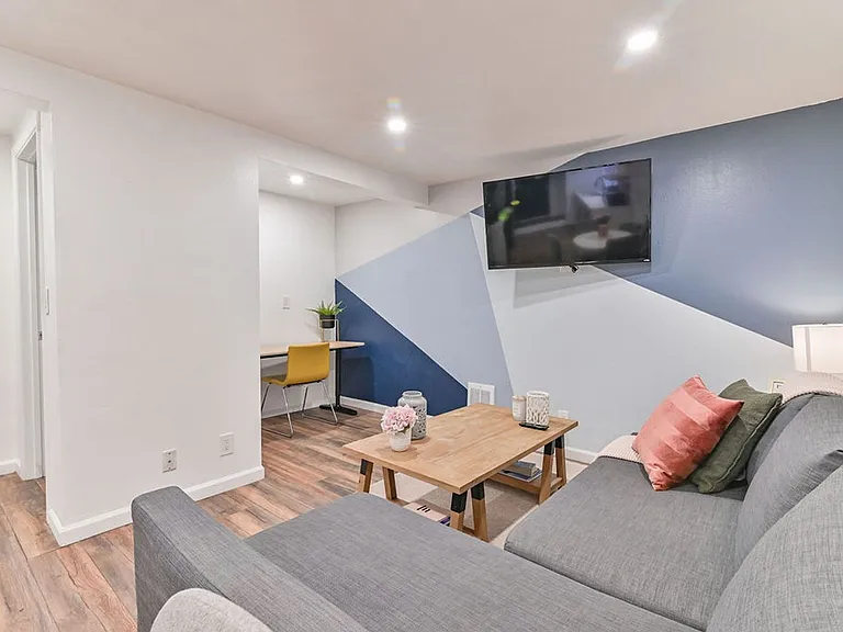 823 Nob Hill Ave N — Photo 9