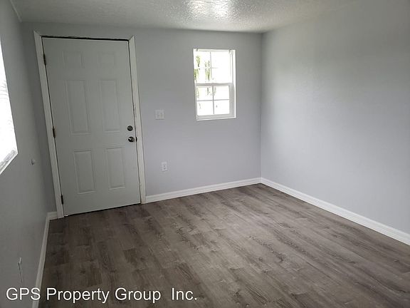 2nd image of 2815 Newcombe Ln