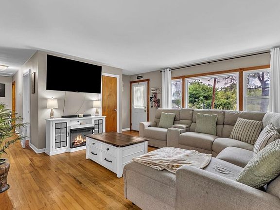 3rd image of 4671 Whitcomb St