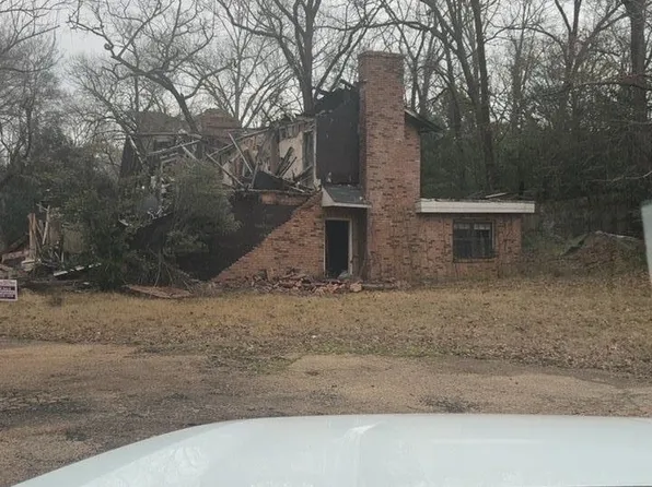 591 Woodland Hills Pl, Jackson, MS 39216