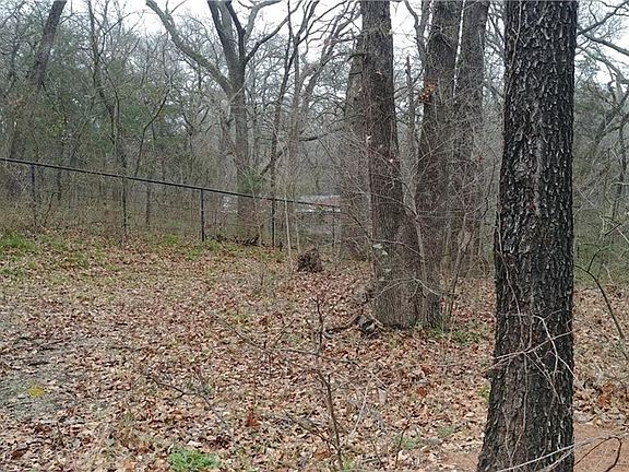4th image of 961 Shawnee Trl