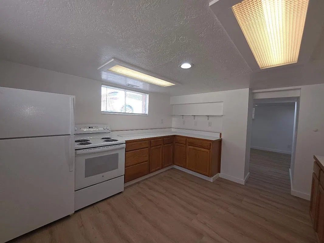 2 bed, 1.0 bath, 1041 sqft, $1,300 — Photo 3