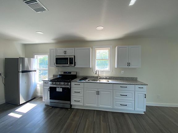 5th image of 731 N Pine St