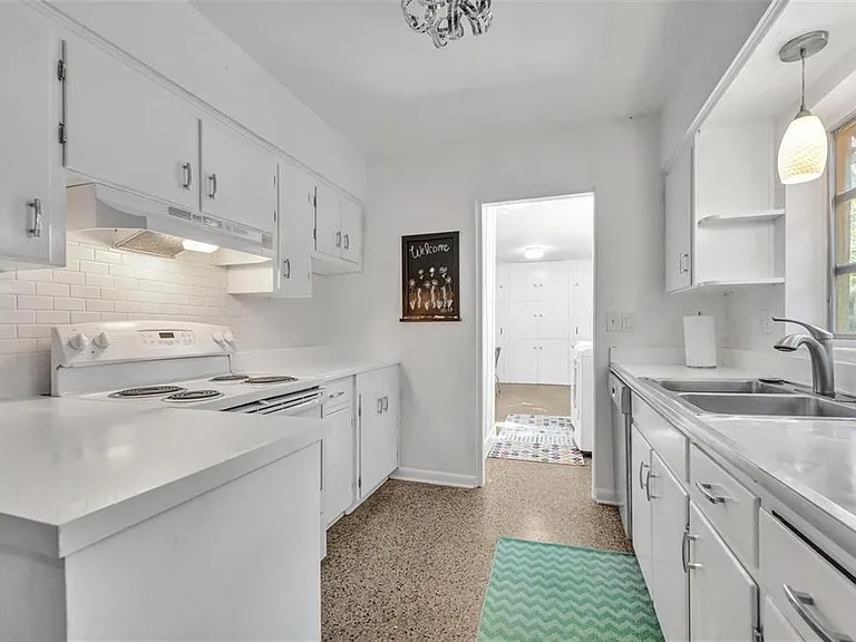 1850 Whitehall Dr — Photo 10