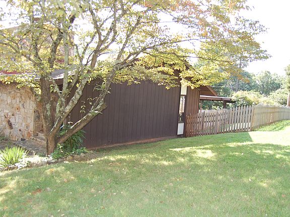 4th image of 301 Seven Oaks Dr