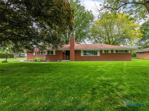 2305 E Country Club Pkwy, Toledo, OH 43614