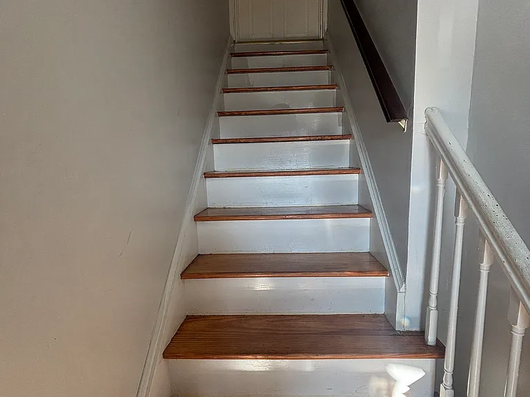Susan Dr — Photo 21