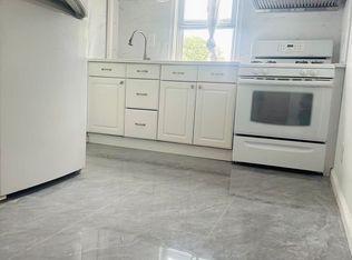 5805 206th St, Oakland Gardens, NY 11364