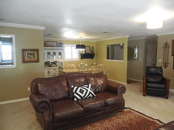 ROOMY FAMILY ROOM