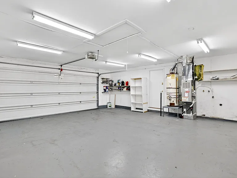 640 Stonehill Dr — Photo 38
