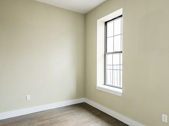 5th image of 319 Knickerbocker Ave APT 3B