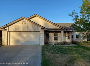 1915 Harbour Dr, Dalhart, TX 79022