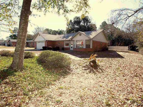 3rd image of 3945 Deerwood Cir