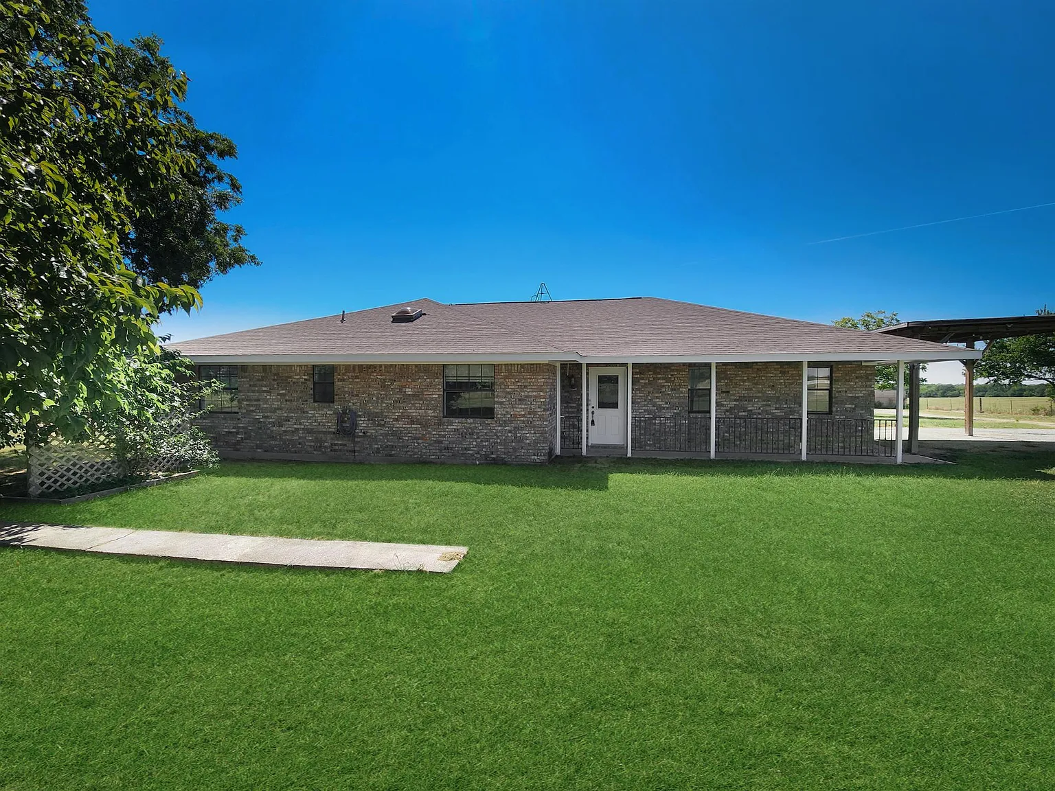 3 bed, 2062 sqft, $3,000 — Photo 2