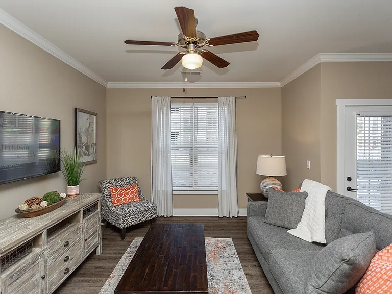 Cox Creek at Reagan Crossing Apartments — Photo 6