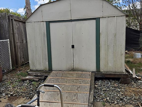 3rd image of 1704 Maple St