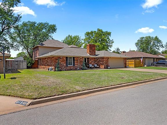 2nd image of 601 N Pecan St