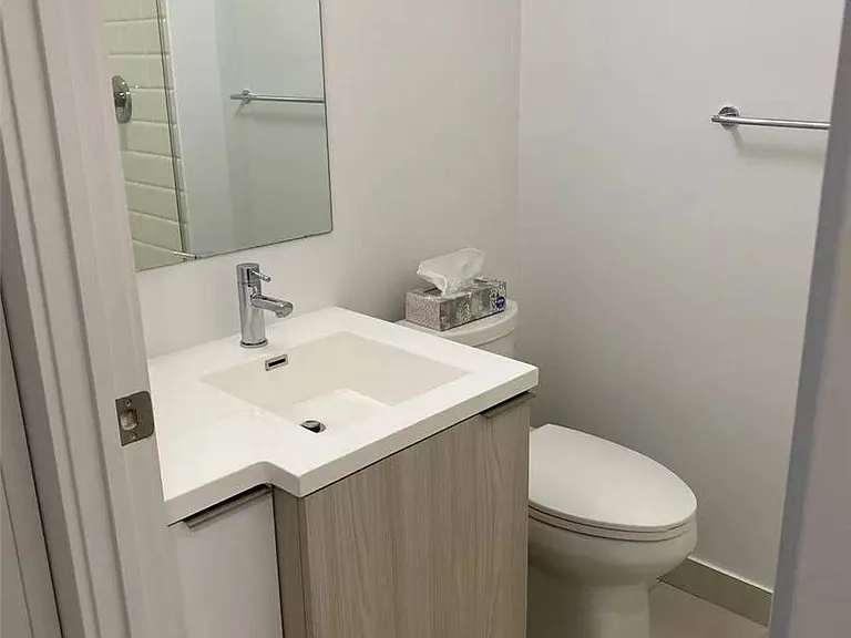 203 College St #1706 — Photo 5