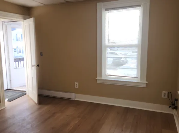 28 Richmond St, Blackstone, MA 01504