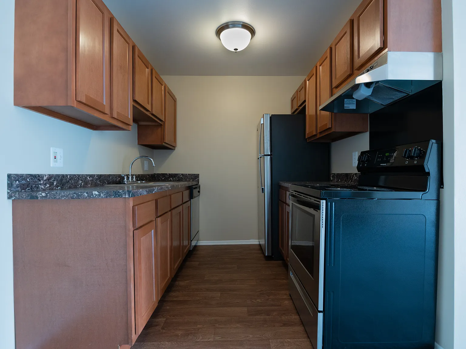 Embassy West Apartments — Photo 3