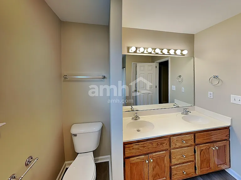 2702 Camden Ct — Photo 14
