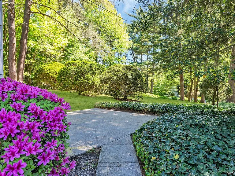 15 Cherry Ln #A — Photo 4